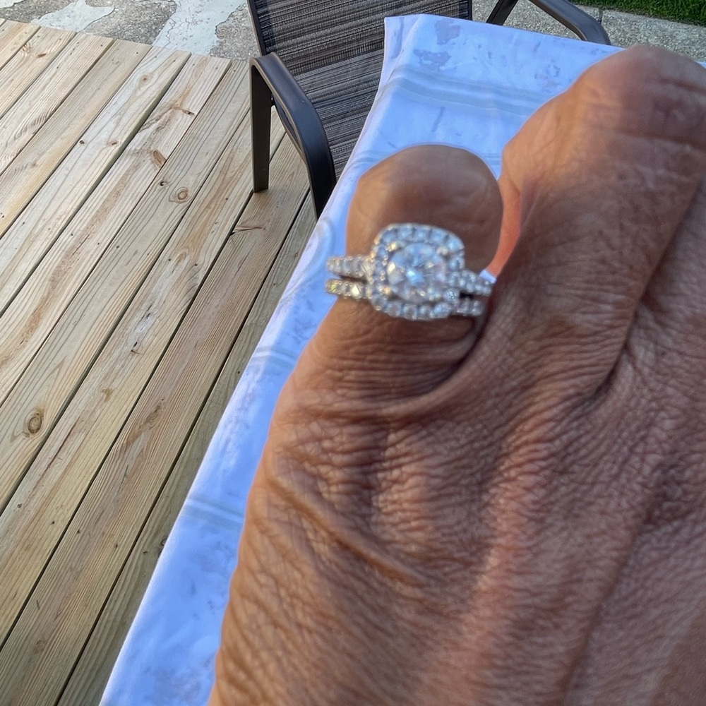 Vera Wang Love Collection 2CTW 14K WG 3/4 Princess Cut Size 4 Wedding Set - Picture 5 of 16